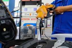 Thị trường - Tiêu dùng - Giá xăng dầu lại đồng loạt tăng kể từ 15h hôm nay 5/9