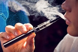 Sức khỏe đời sống - Nam thanh niên tức ngực, nguy kịch sau khi hít phải khói thuốc lá điện tử