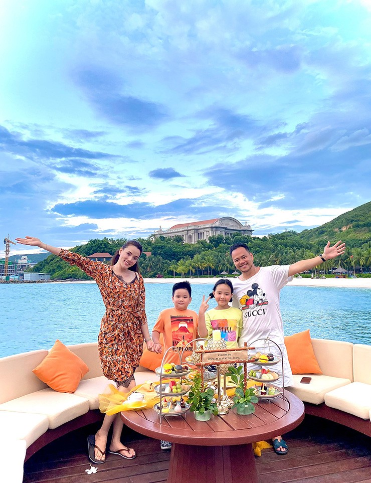Trang Nhung khoe nhan sắc quyến rũ trong kỳ nghỉ lễ cùng gia đình - 8