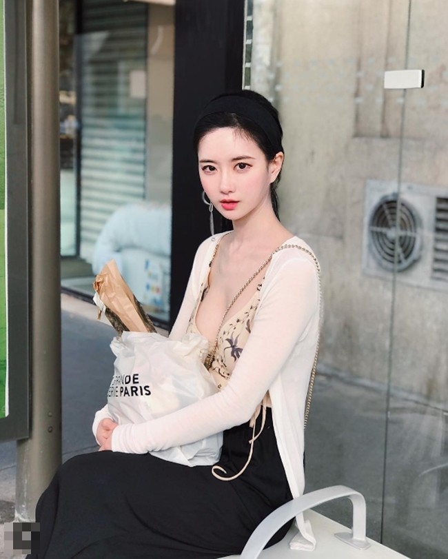 "MC không tuổi" có vòng 1 được khen "đẹp nhất Hàn Quốc", da trắng như ngọc - 12