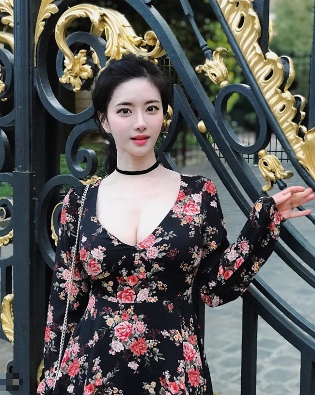 "MC không tuổi" có vòng 1 được khen "đẹp nhất Hàn Quốc", da trắng như ngọc - 13