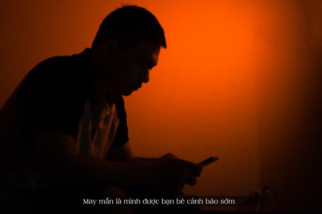 Huy Hùng từng bị thao túng tâm lý khi nghe những “lãnh đạo” diễn thuyết.