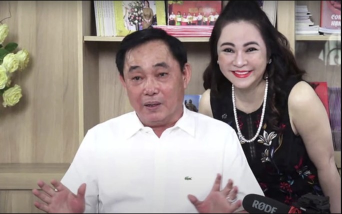Ông Huỳnh Uy Dũng và bà Nguyễn Phương Hằng trong một lần livestream