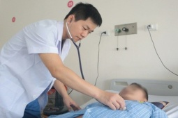 Tin tức trong ngày - Lốp ôtô phát nổ khi bơm, nam thanh niên 18 tuổi chấn thương nguy kịch