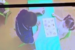 Tin tức trong ngày - Hà Nội: Công an xác minh vụ bé gái 2 tuổi bị cô giáo đánh liên tiếp vào mặt