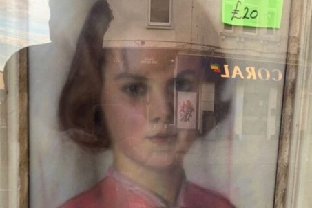 Xôn xao bức tranh "bé gái có ánh mắt gây sợ hãi" nhất thế giới