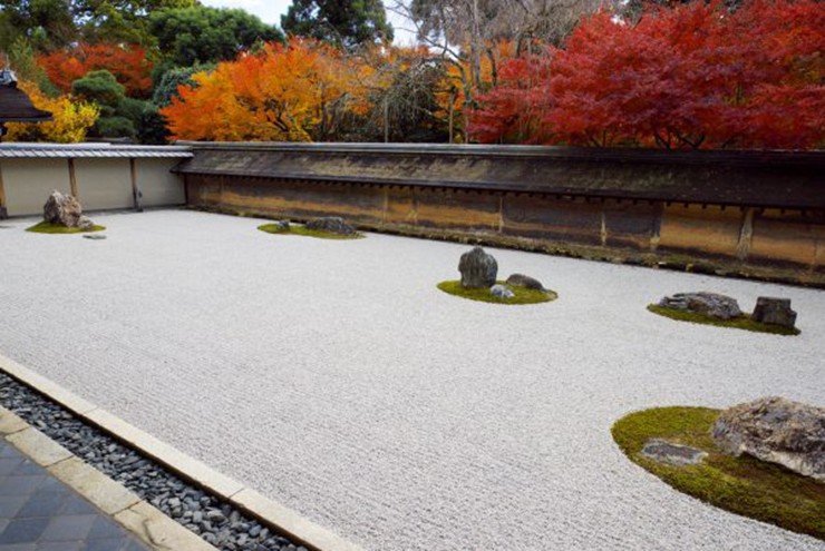 Chùa Ryoanji là một ngôi chùa khác được UNESCO công nhận là Di sản Thế giới với khu vườn đá nổi tiếng tượng trưng cho&nbsp;văn hóa Nhật Bản.
