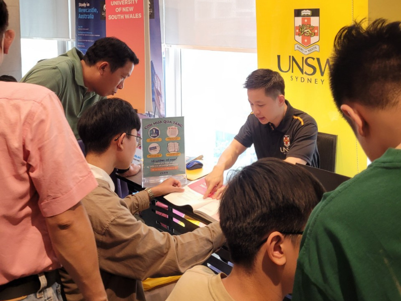 Học sinh có thể xét duyệt học bổng trực tiếp cùng đại diện trường ngay tại sự kiện