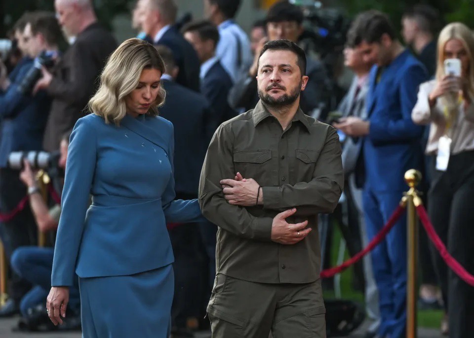 Đệ nhất phu nhân Ukraine Olena Zelenska trong một lần xuất hiện cùng chồng ở hội nghị thượng đỉnh NATO năm 2023 tại Lithuania. Ảnh: Getty Images