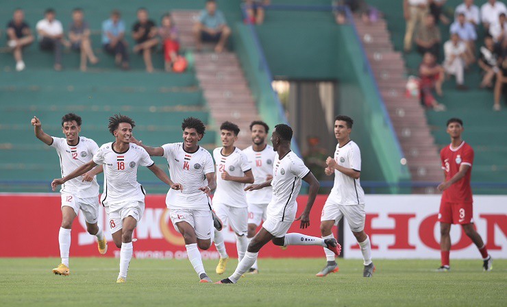 U23 Yemen (áo trắng) thắng đậm&nbsp;U23 Singapore (áo đỏ)