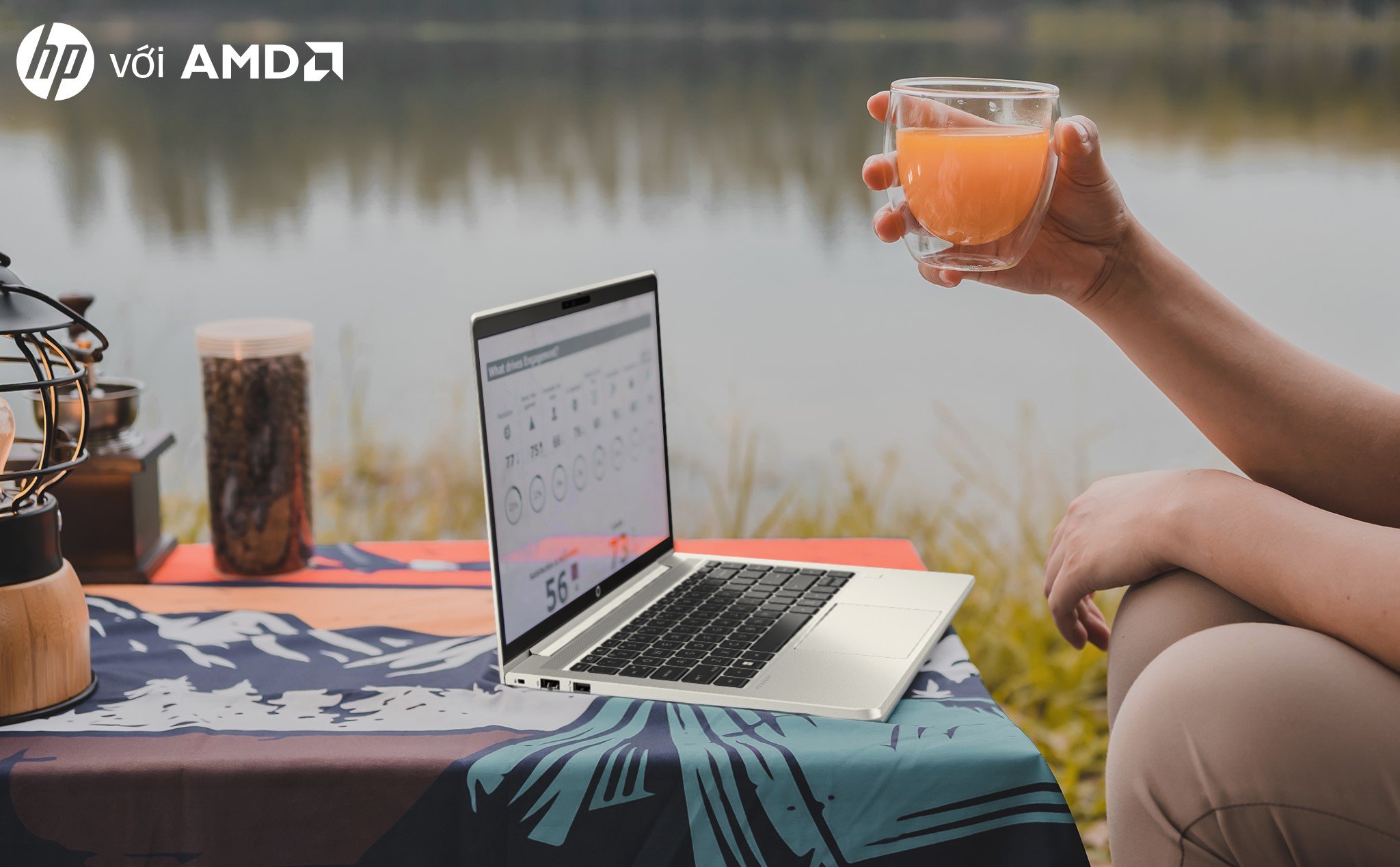 Không bó buộc trong văn phòng, bạn hoàn toàn có thể mang theo HP 245 G10 và HP ProBook 445 G10 và làm việc ở bất cứ đâu
