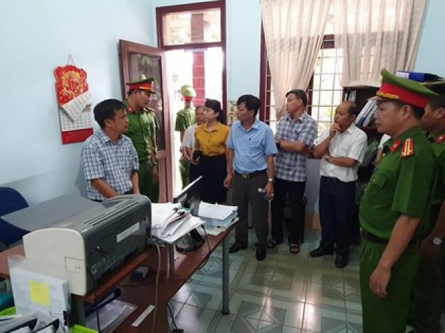 Tin tức trong ngày - Vụ phối giống bò… trên giấy: Khởi tố 10 cán bộ, nguyên cán bộ