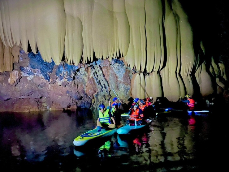 Theo báo cáo, hang Sơn Nữ là một hệ thống hang nước với nhiều hang động lớn nhỏ có những khối thạch nhũ vô cùng tráng lệ và nguyên sơ.