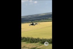 Video: Trực thăng ”cá sấu” Ka-52 của Nga gãy nát đuôi vẫn bay về căn cứ