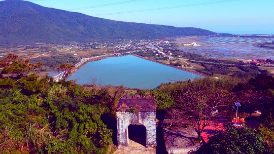 Hoành Sơn Quan nhìn từ trên cao - ảnh Hoàng Phúc