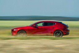Giá xe Mazda3 niêm yết và lăn bánh tháng 9/2023, giảm 50% LPTB