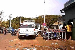 Tin tức trong ngày - Điều tra: Trật tự đô thị “làm luật” người bán hàng rong - Trả xe nhưng giữ lại "rơmoóc" tự chế