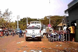 Tin tức trong ngày - Điều tra: Trật tự đô thị “làm luật” người bán hàng rong - Trả xe nhưng giữ lại "rơmoóc" tự chế