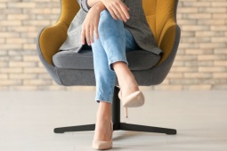 Media - Hậu quả ít ai biết của tư thế ngồi tưởng như rất thoải mái