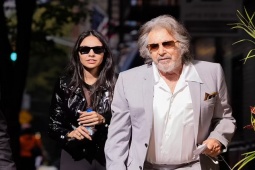 Đàn ông - Tài tử "Bố già" ham hẹn hò 3 gái trẻ, U90 vẫn sinh con và cái kết đắng lòng