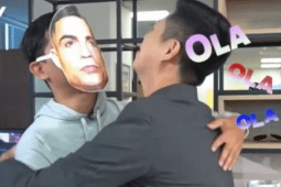 Giải trí - VTV mượn Ronaldo nói việc Jack đưa Messi vào MV