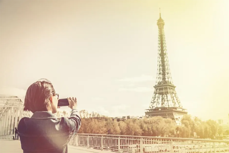Paris, Pháp: Là một trong những thành phố mang tính biểu tượng nhất trên thế giới, Paris đứng đầu danh sách những nơi phải đến của nhiều người. Bạn sẽ thấy rất nhiều địa danh nổi tiếng ở đây như&nbsp;tháp Eiffel, Khải Hoàn Môn, nhà thờ Đức Bà…
