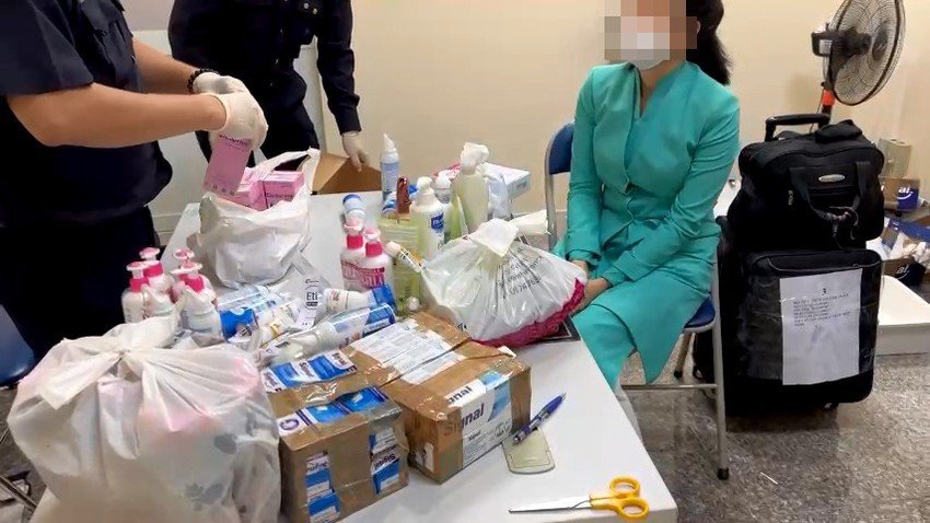 Mới đây tiếp viên hãng Vietnam Airlines cũng từng bị phát hiện vận chuyển ma túy. Ảnh: PLO.VN