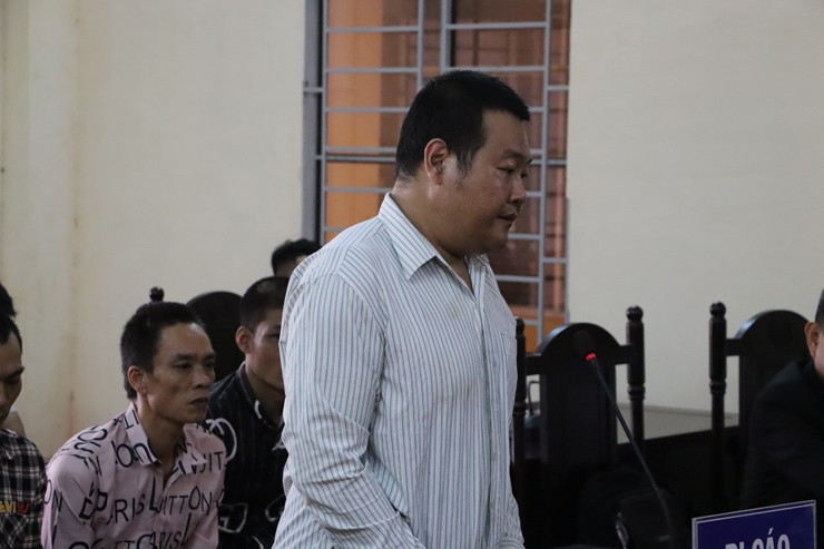 Bị cáo Nguyễn Công Toàn cuối đầu nhận tội tại phiên xét xử