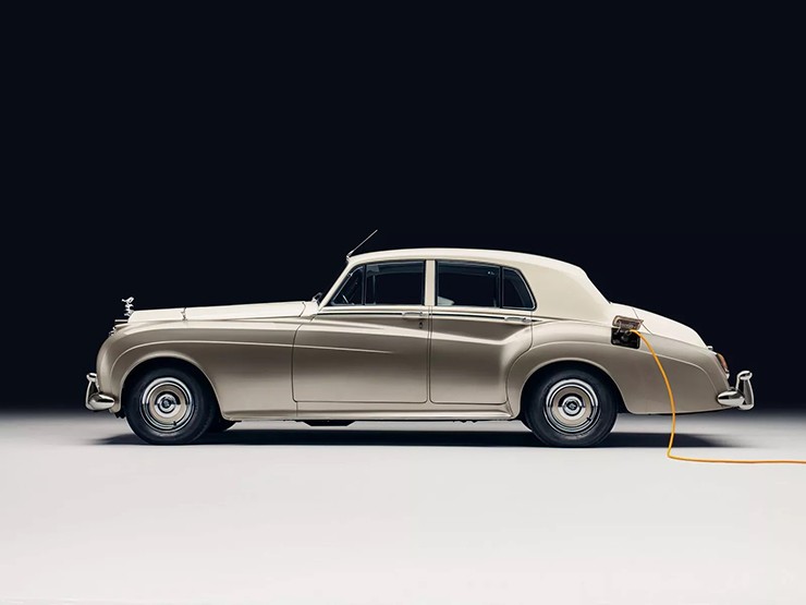 Xe siêu sang Rolls-Royce Silver Cloud II đời 1960 được đại tu thành xe điện - 3