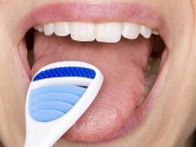 Sức khỏe đời sống - Cạo lưỡi liệu có tốt cho sức khỏe răng miệng?