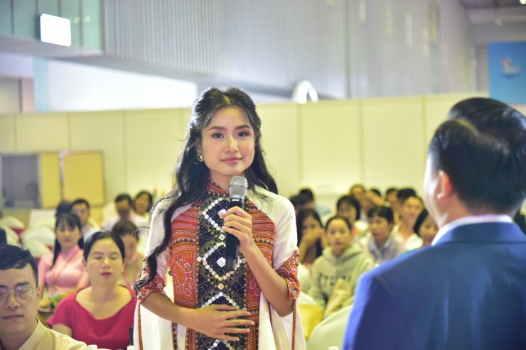 Đại sứ Thiện chí Liên Hợp Quốc - đương kim Hoa hậu Môi trường Thế giới 2023 Nguyễn Thanh Hà