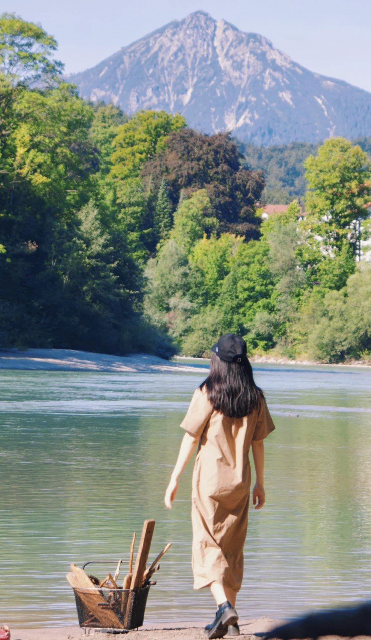 Thị trấn nằm bên bờ Sông Lech.