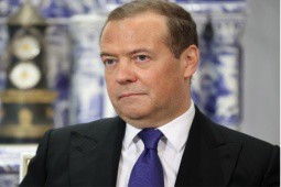 Ông Medvedev lên tiếng sau thông tin tỷ phú Musk ”tắt Starlink ngăn Ukraine tập kích Crimea”