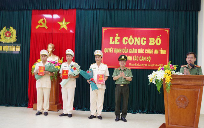 Trao quyết định điều động, bổ nhiệm lãnh đạo Công an huyện Thăng Bình