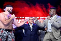 Thể thao - Đấm nhau loạn xạ, có kẻ "sứt đầu mẻ trán" ở họp báo Fury đấu Ngannou