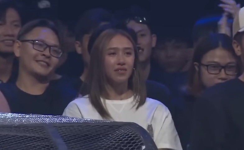 Con gái rapper Thái VG gây sốt khi lên sóng truyền hình, khóc nức nở vì điều này - 1