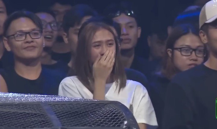 Con gái rapper Thái VG gây sốt khi lên sóng truyền hình, khóc nức nở vì điều này - 2