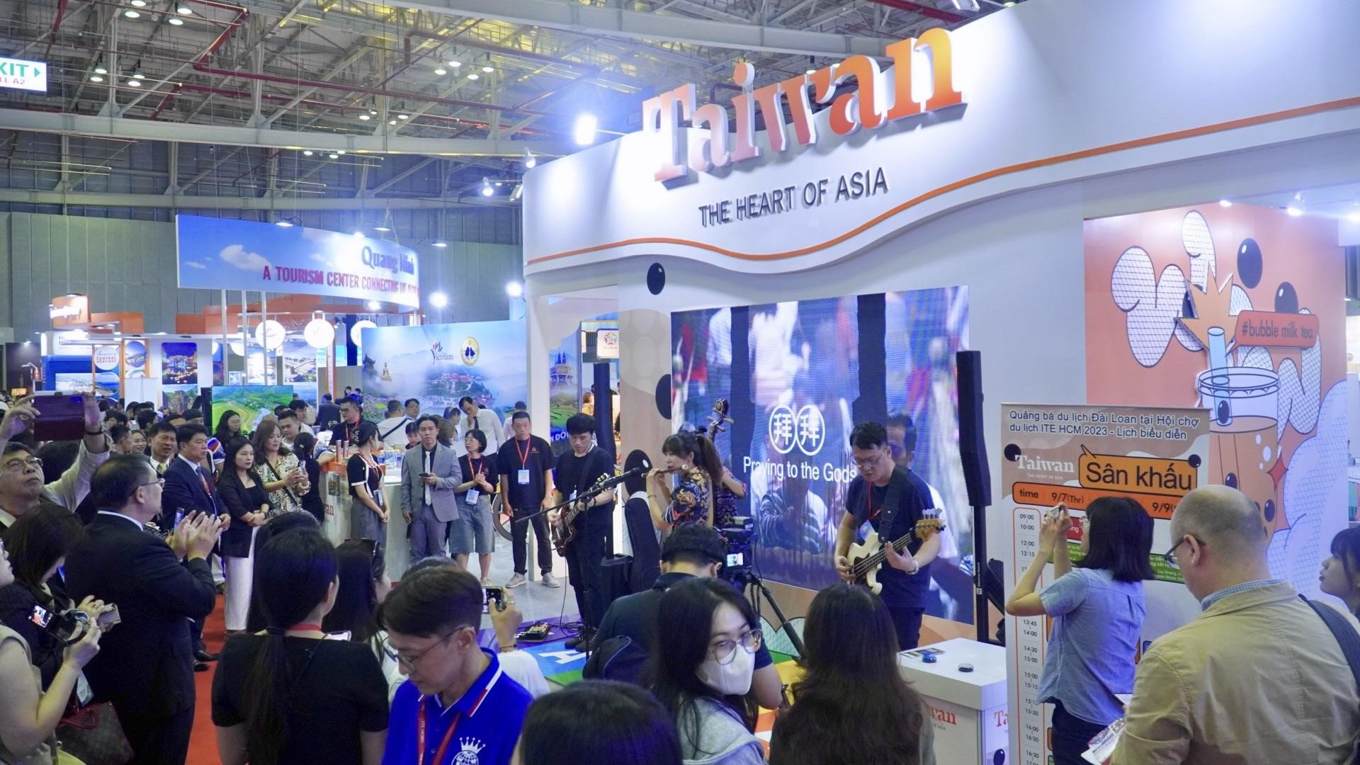 Biểu diễn nghệ thuật sôi nổi tại hội chợ Du lịch Quốc tế ITE HCMC 2023