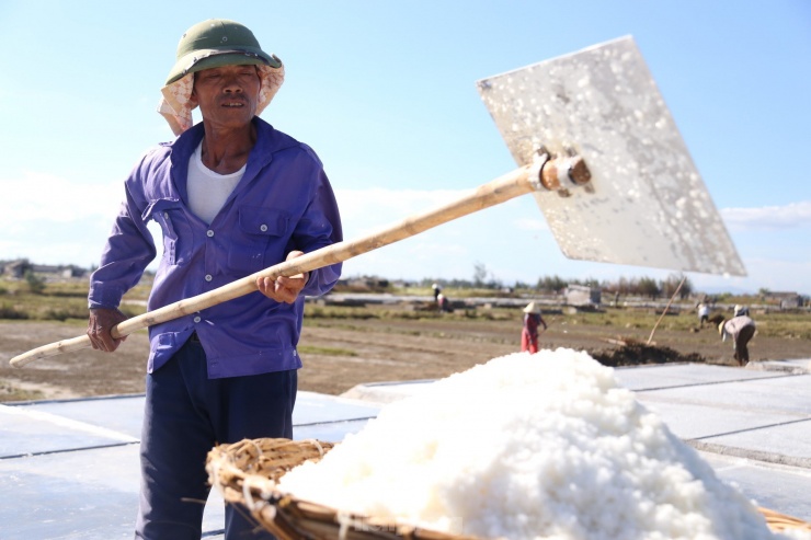Nghề phụ thuộc vào thời tiết, nắng càng to càng mừng - 11