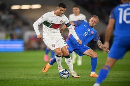 Video bóng đá Slovakia - Bồ Đào Nha: Ronaldo thoát thẻ đỏ, Fernandes tỏa sáng (Vòng loại EURO 2024)