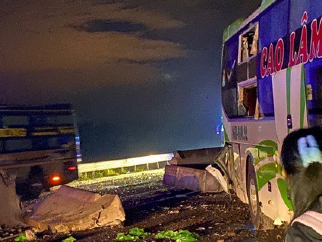 Xe khách gặp nạn trên đường cao tốc Phan Thiết - Dầu Giây, 1 người tử vong