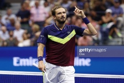 Thể thao - Trực tiếp tennis Alcaraz - Medvedev: "Gấu Nga" thắng set 4, đoạt vé chung kết (US Open) (Kết thúc)