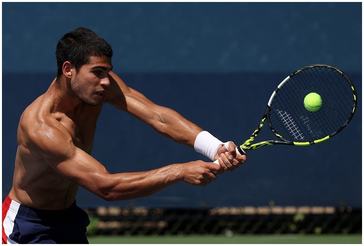 Carlos Alcaraz có kỹ năng đánh bóng và thể lực ấn tượng.