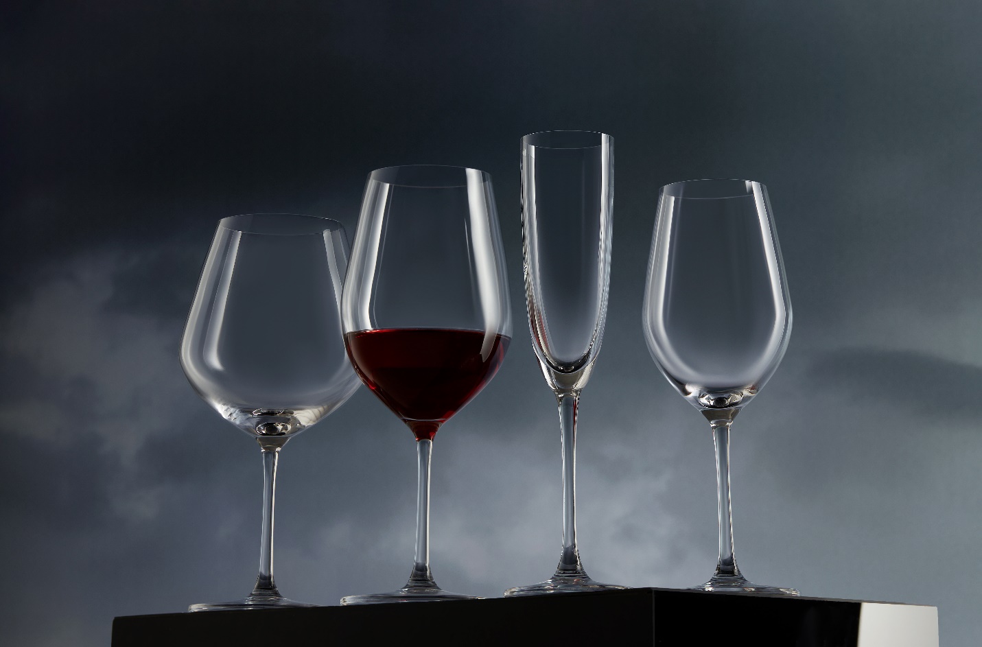 Những chiếc ly từ Châu Á cũng quyền lực không kém phần sản phẩm từ Châu Âu