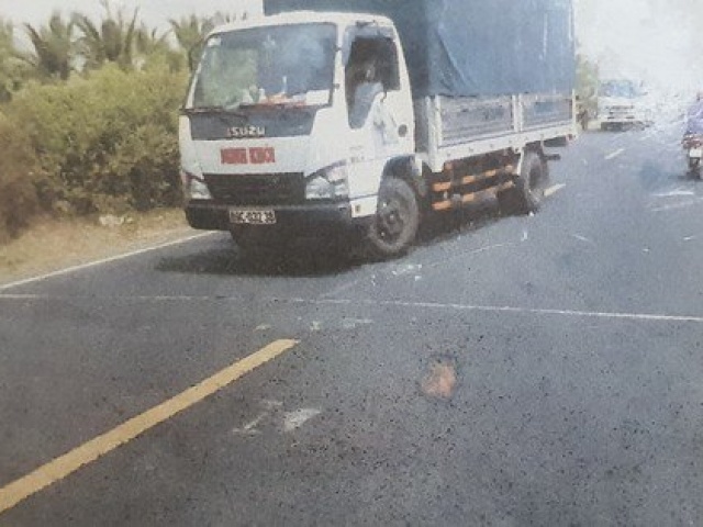 Tin tức trong ngày - Đụng xe ngay tim lộ, tài xế xe tải vẫn bị phạt tù