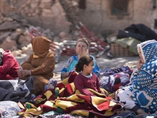 Thế giới - Người dân Maroc "màn trời chiếu đất" sau thảm họa địa chấn