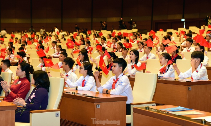 263 đại biểu trẻ em tới từ 63 tỉnh, thành phố trong cả nước tham gia chương trình.