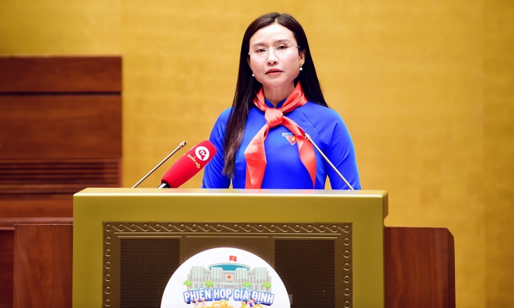 Chị Nguyễn Phạm Duy Trang phát biểu tại chương trình. Ảnh: Xuân Tùng