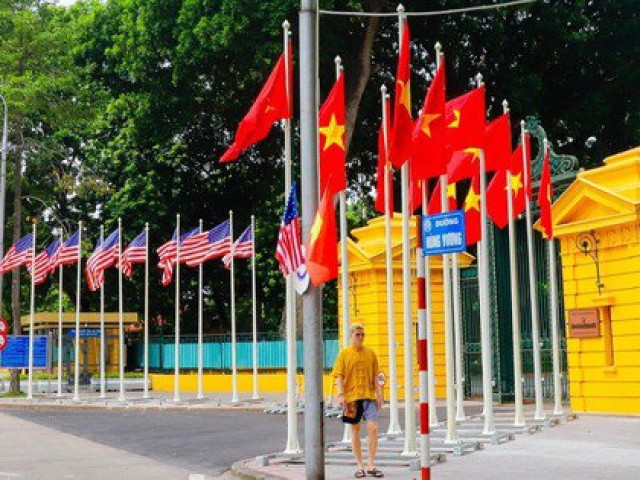 Đường phố Hà Nội trang hoàng đón Tổng thống Mỹ Joe Biden thăm Việt Nam