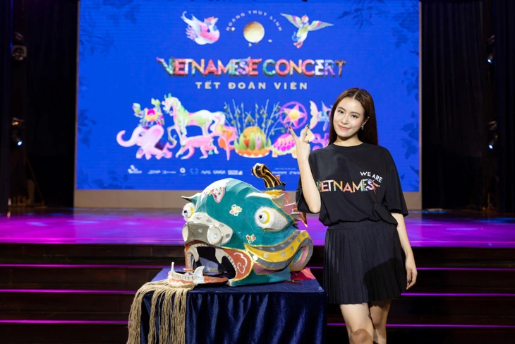 Hoàng Thùy Linh tại buổi công bố live show